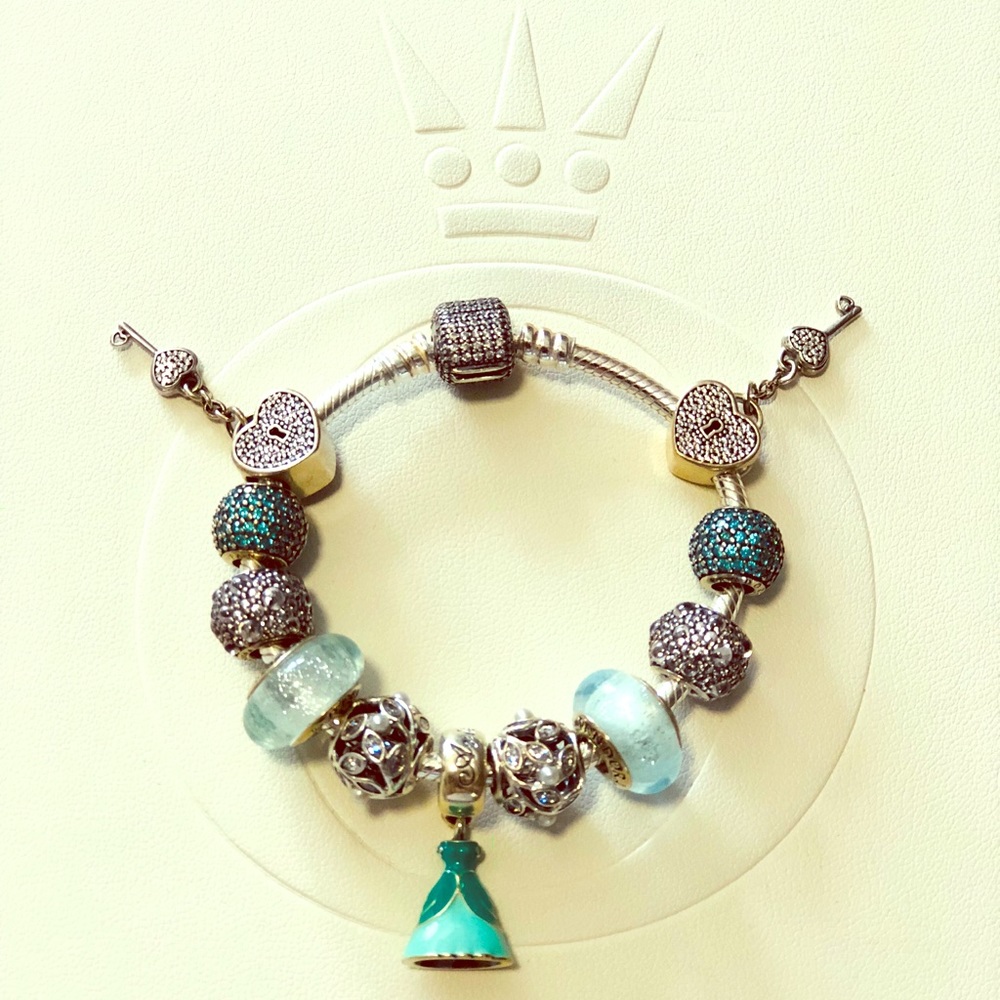 Authentic Pandora jewelry Bracelet with 11 charms - Picture 1 of 2